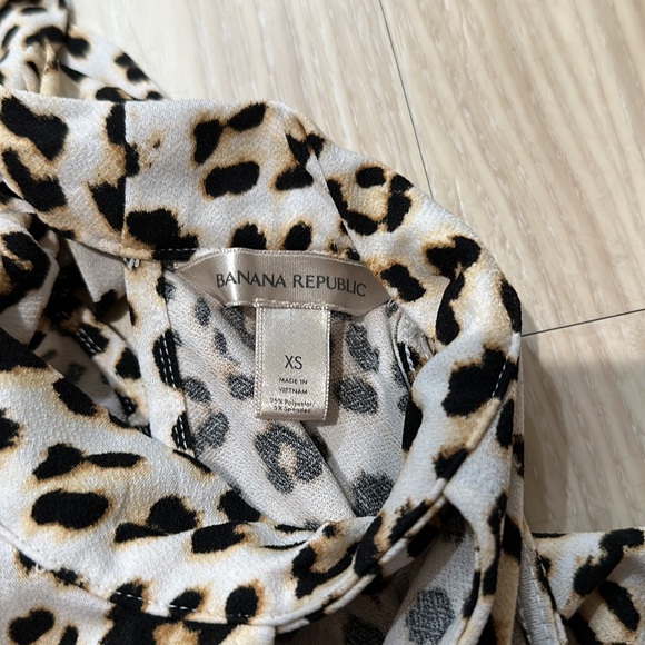 Banana republic blouse size XS - Picture 4 of 4